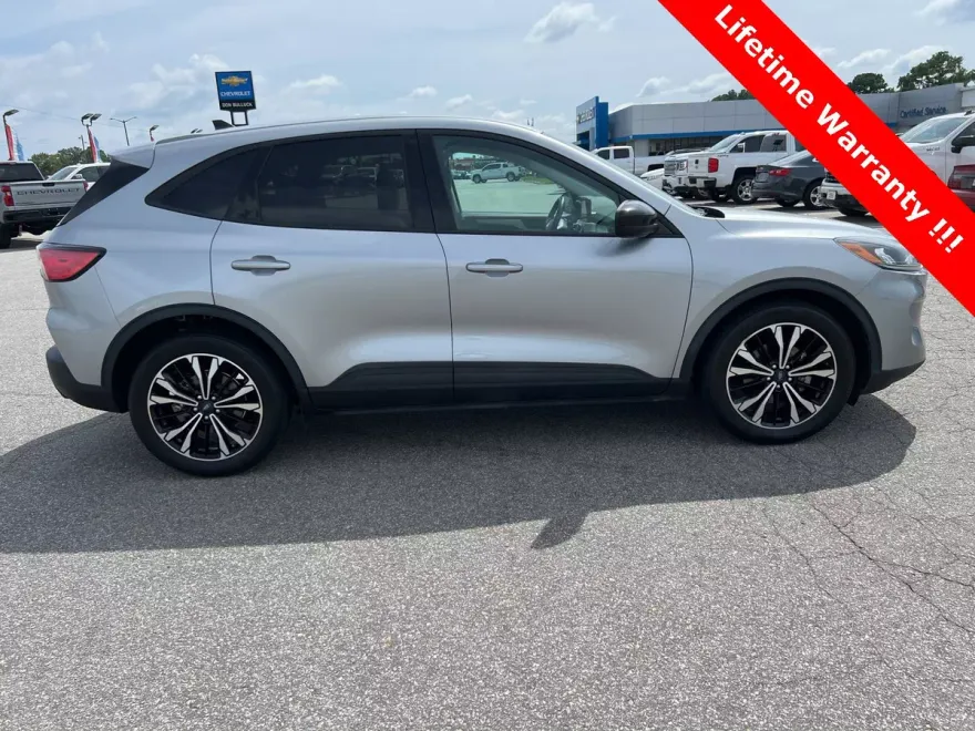 2022 Ford Escape SE photo 1