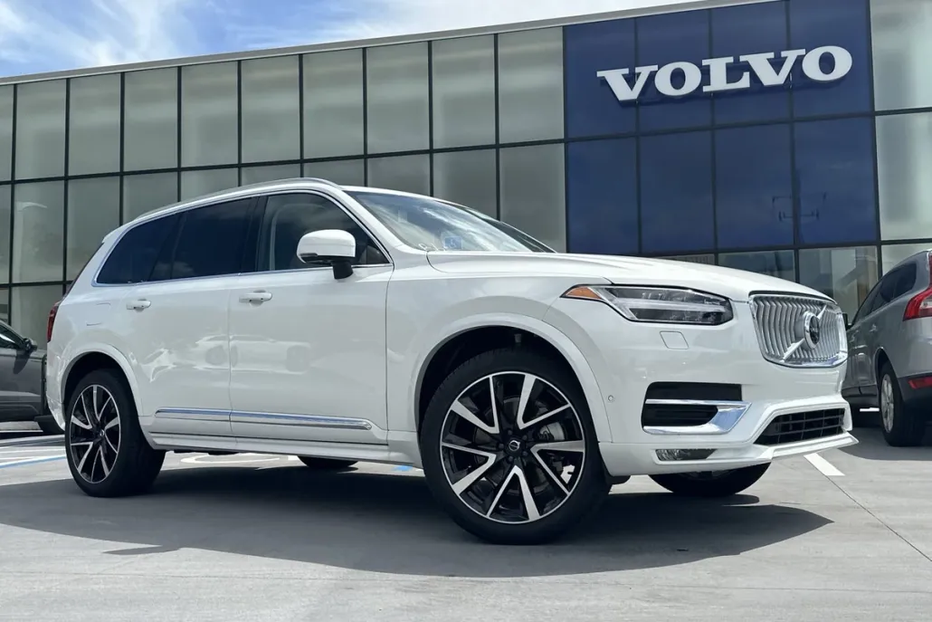 2025 Volvo XC90 Plus photo 1