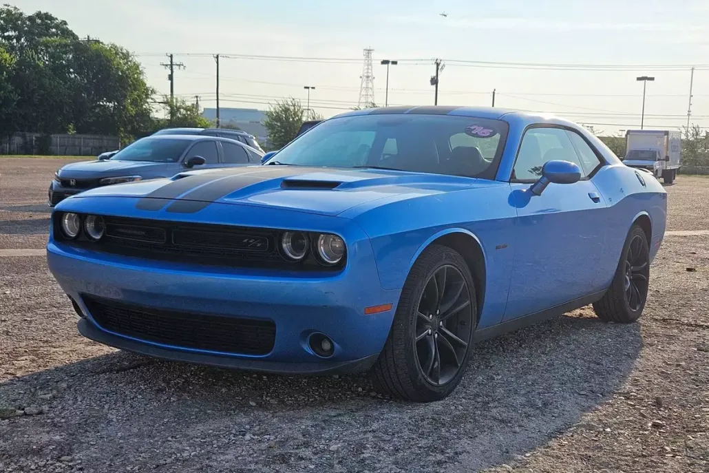 2016 Dodge Challenger SXT Plus photo 1