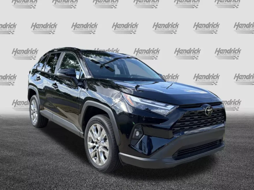 2022 Toyota RAV4 XLE Premium photo 1