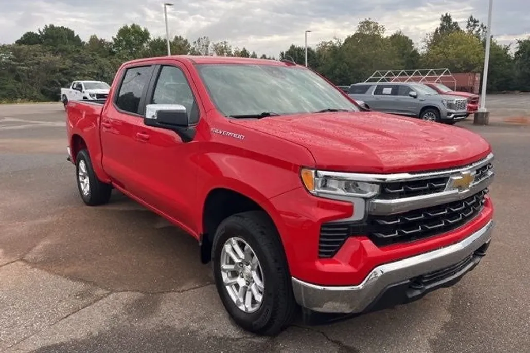 2022 Chevrolet Silverado 1500 LT photo 1