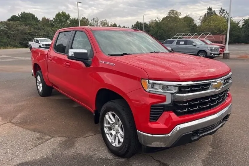 2022 Chevrolet Silverado 1500 LT photo 1