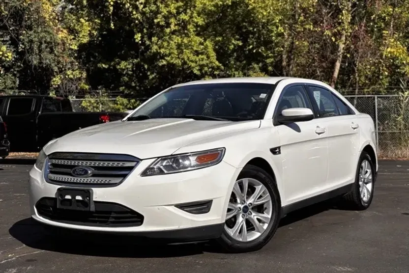2011 Ford Taurus SEL photo 1