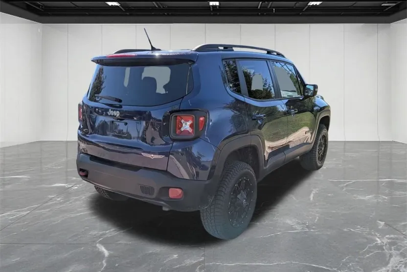 2016 Jeep Renegade Trailhawk photo 1