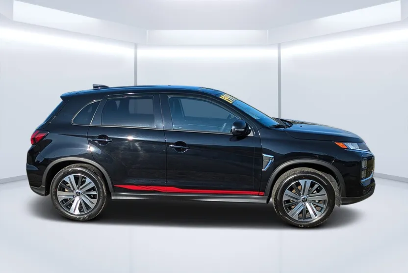 2024 Mitsubishi Outlander Sport SE photo 1