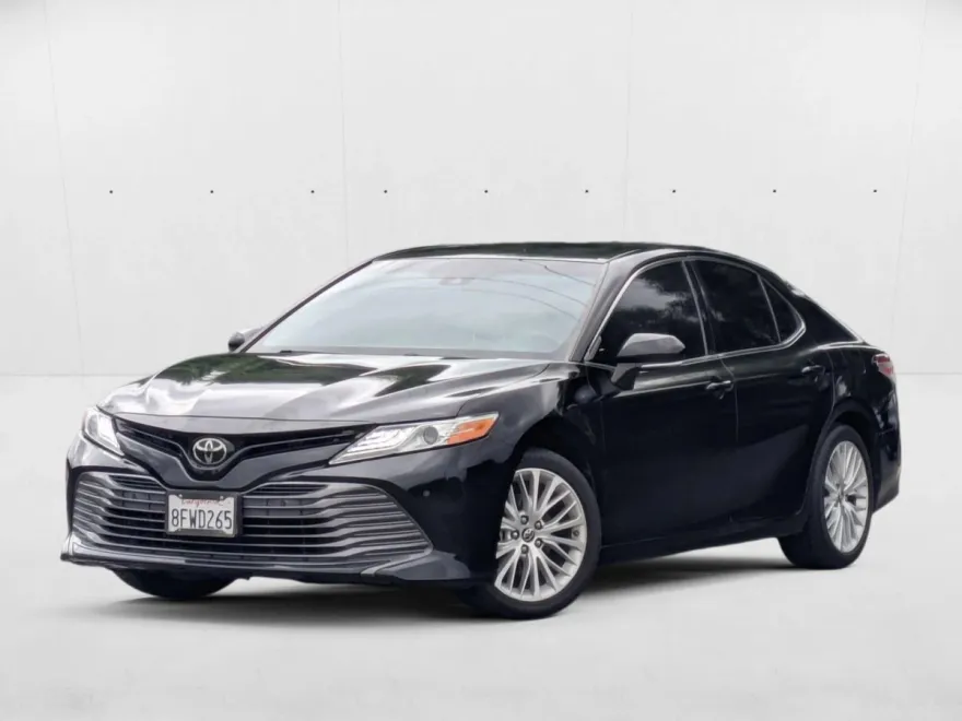 2018 Toyota Camry XLE photo 1