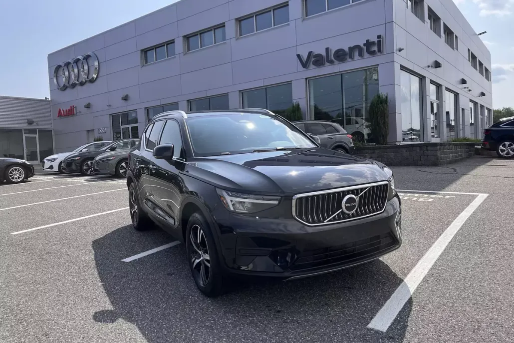 2025 Volvo XC40 Core photo 1