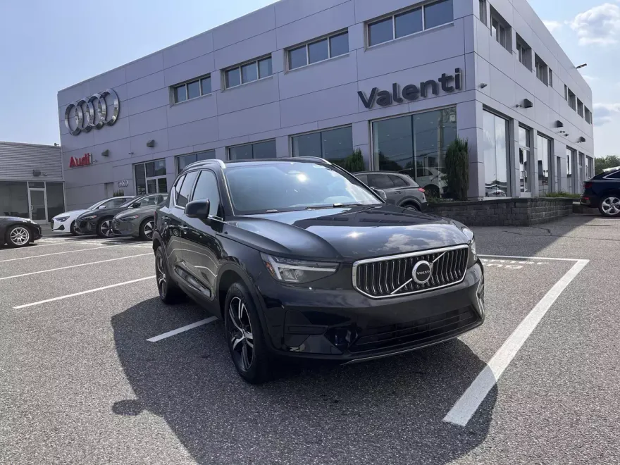 2025 Volvo XC40 Core photo 1