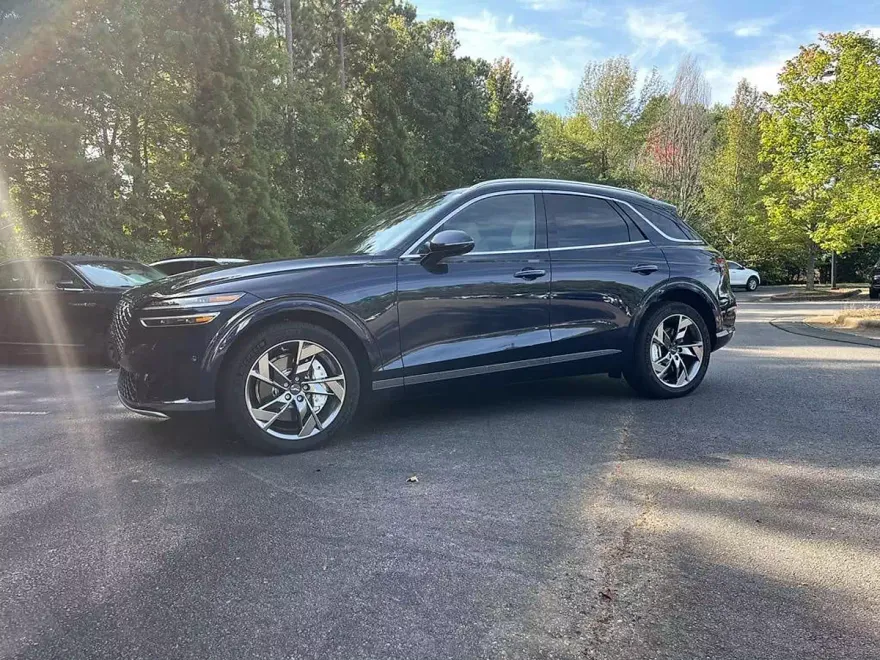 2025 Genesis Electrified GV70 Advanced photo 1