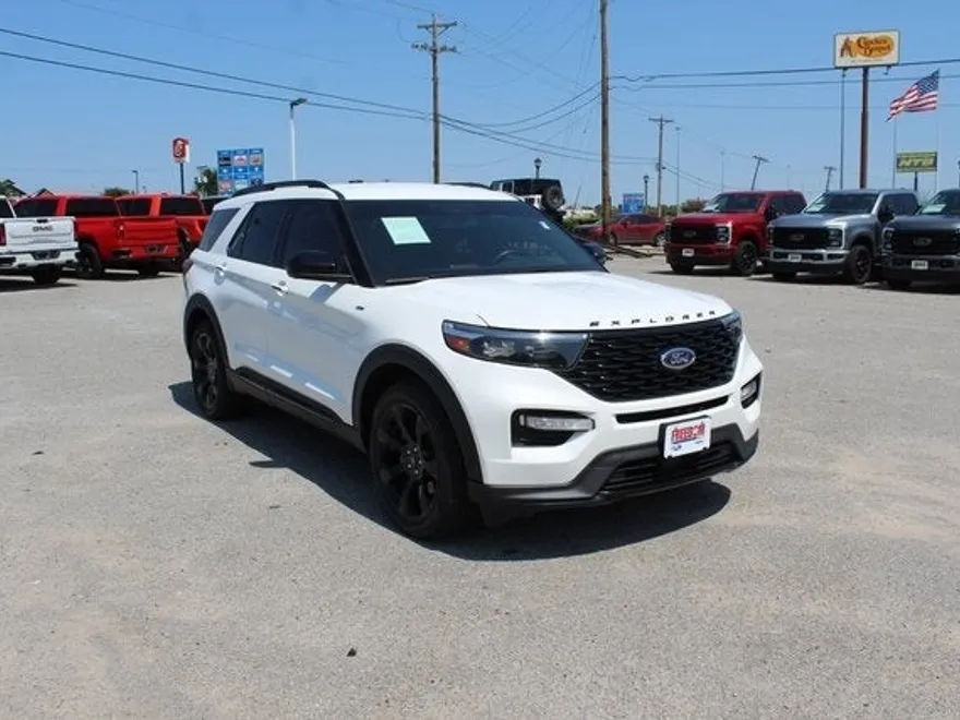 2023 Ford Explorer ST-Line photo 1