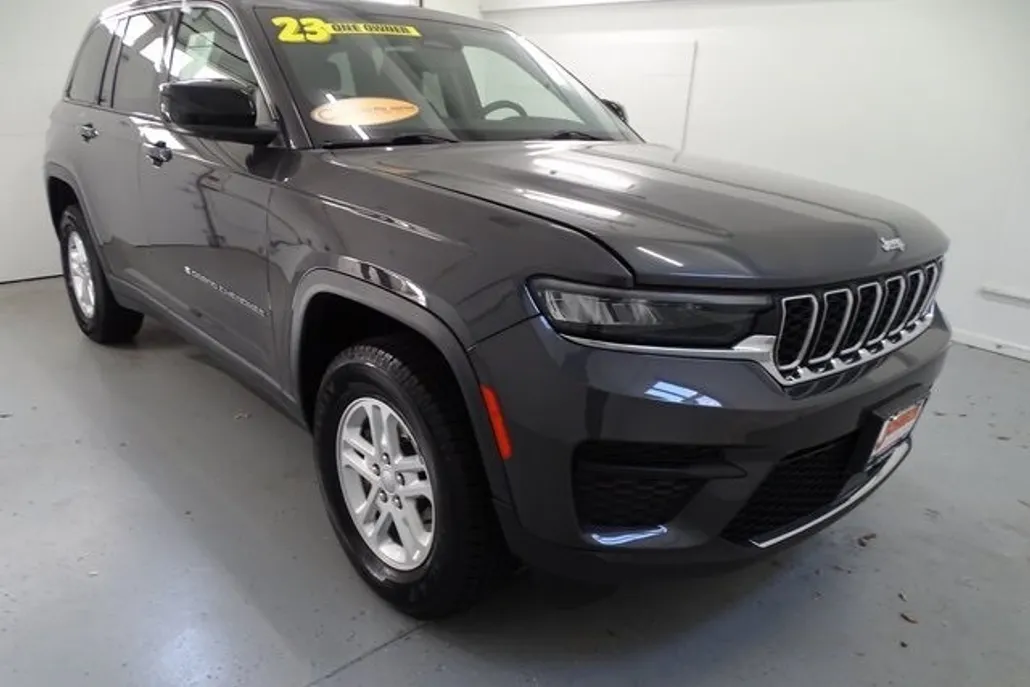 2023 Jeep Grand Cherokee Laredo photo 1