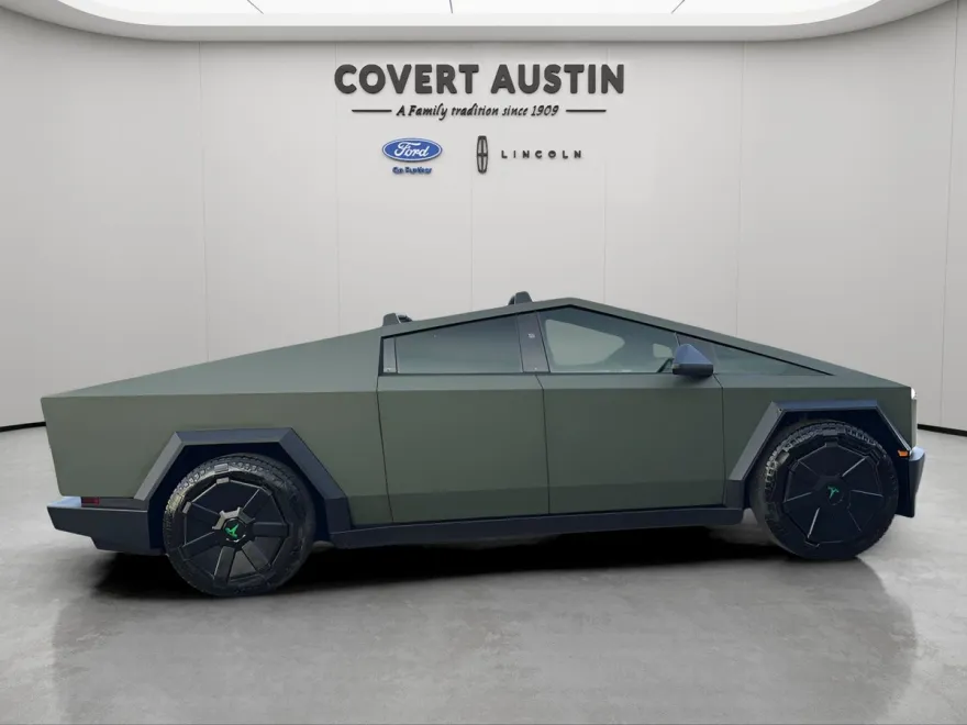 2024 Tesla Cybertruck photo 1