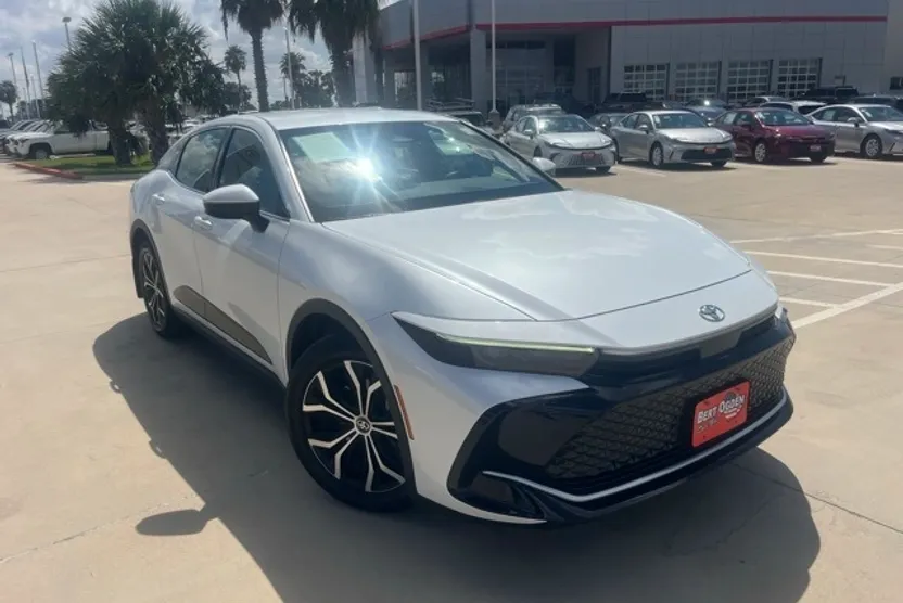 2024 Toyota Crown XLE photo 1