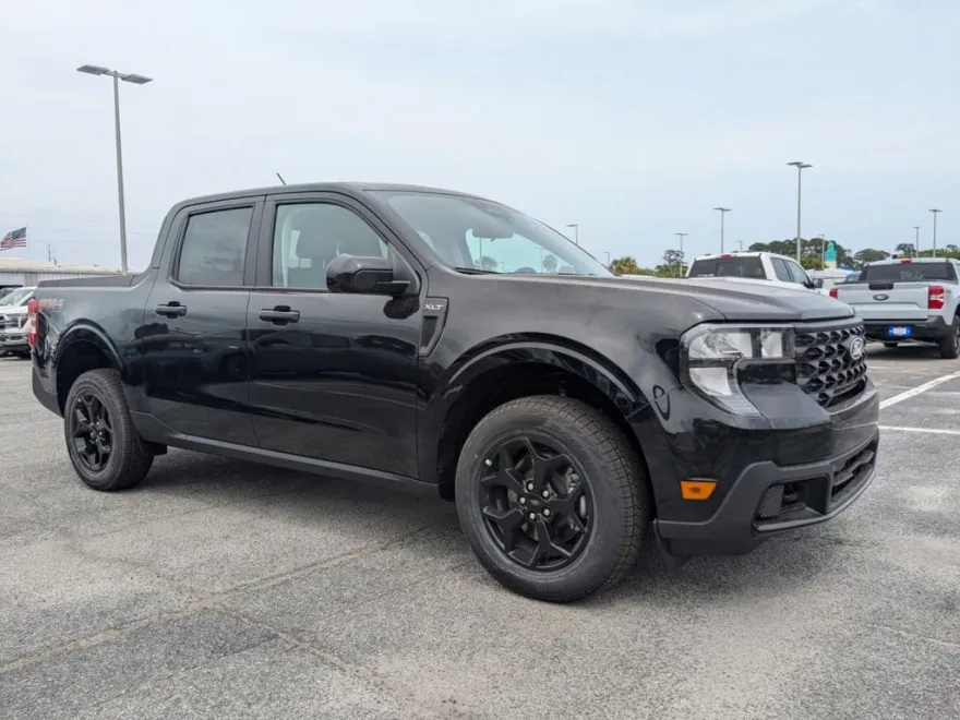 2025 Ford Maverick XLT photo 1