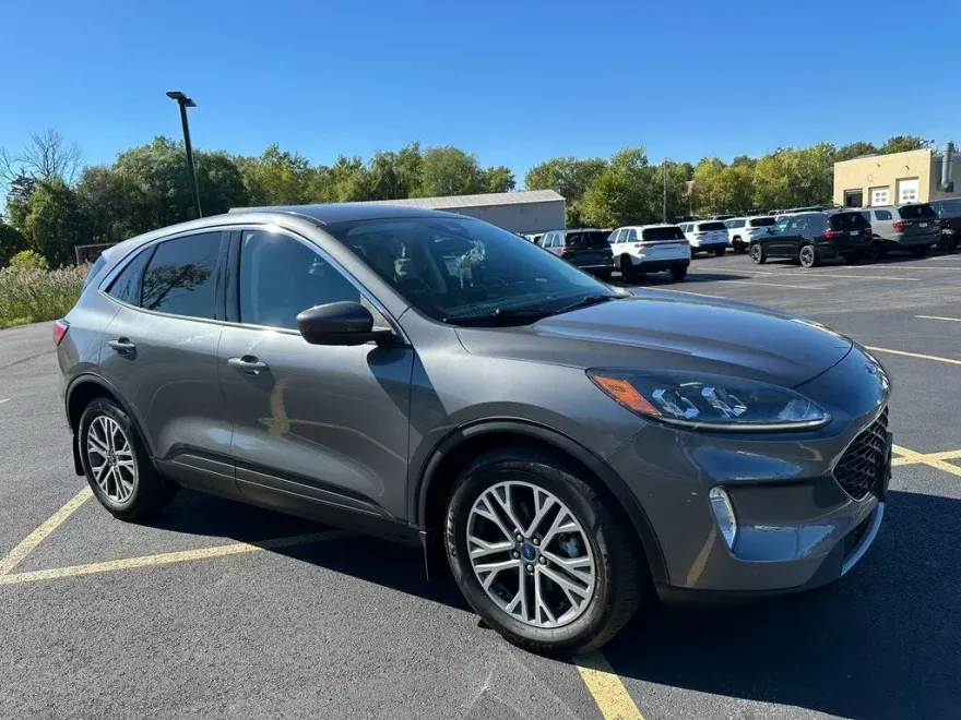 2022 Ford Escape SEL photo 1