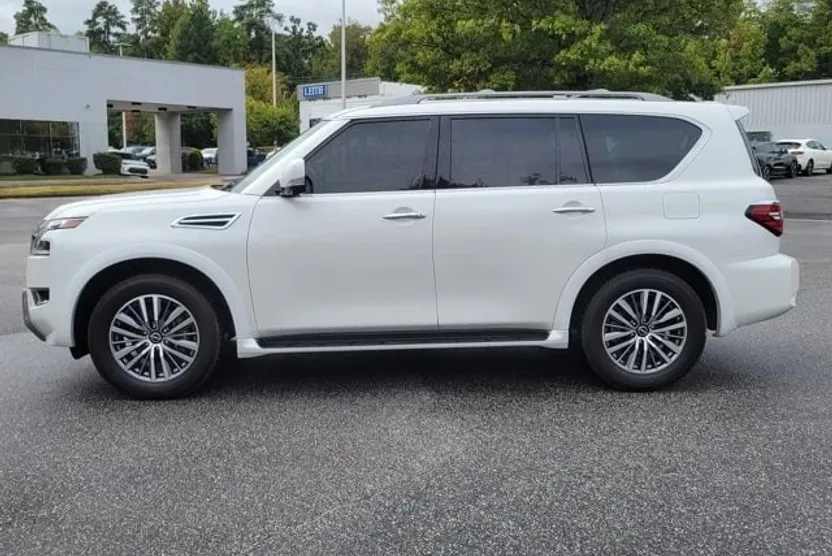 2023 Nissan Armada SL photo 1