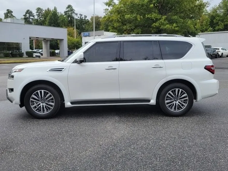 2023 Nissan Armada SL photo 1