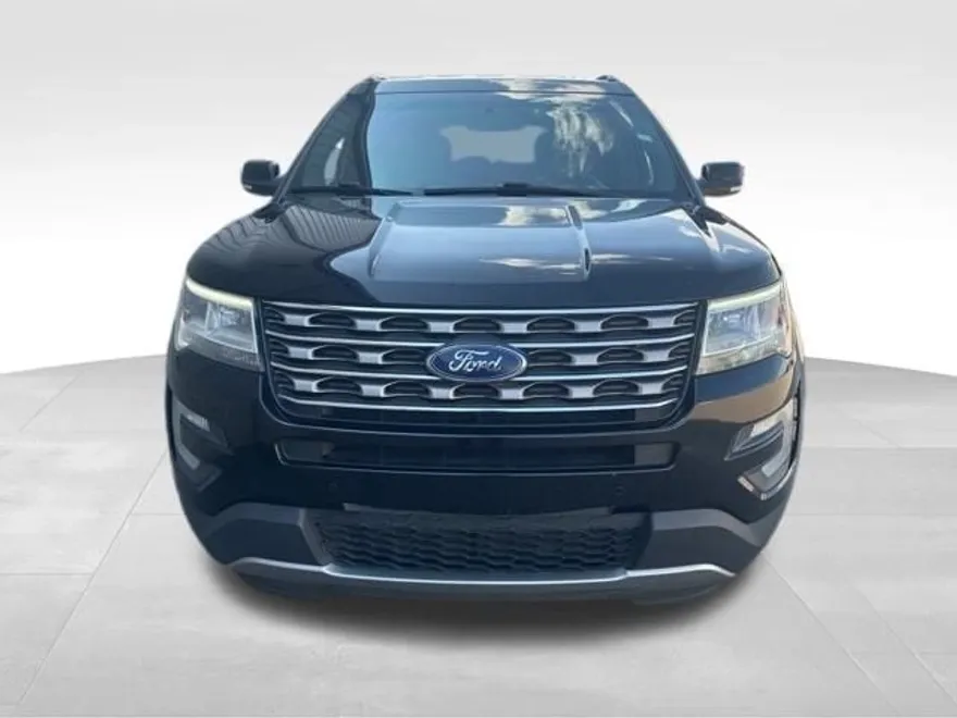 2017 Ford Explorer XLT photo 1