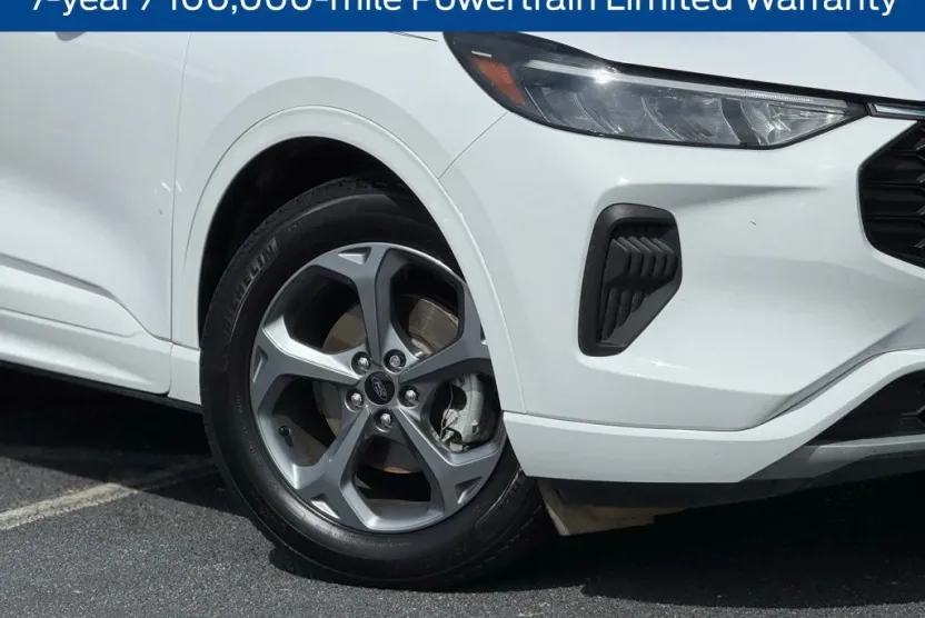 2023 Ford Escape ST-Line photo 1