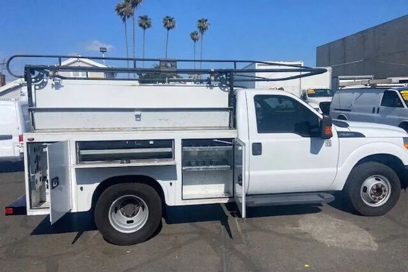 2016 Ford F-350 XL photo 1