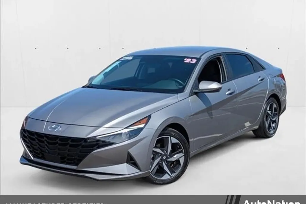 2023 Hyundai Elantra SEL photo 1