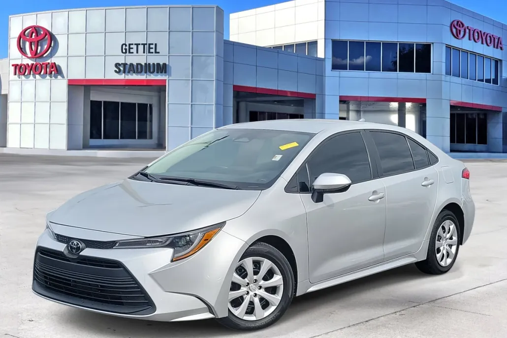 2024 Toyota Corolla LE photo 1