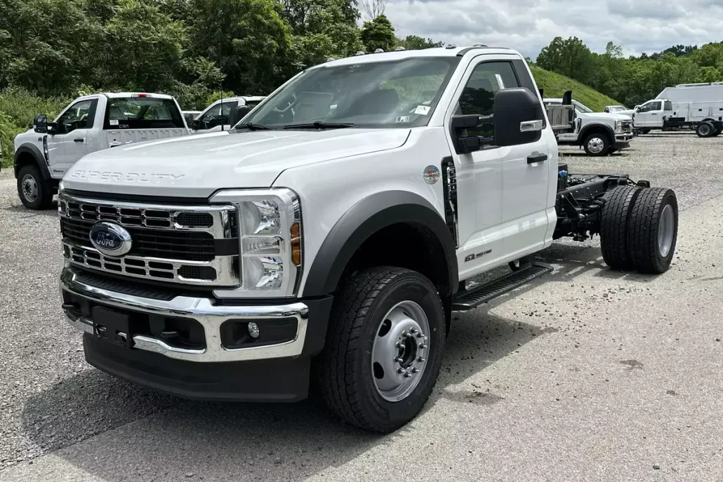 2025 Ford F-600 photo 1