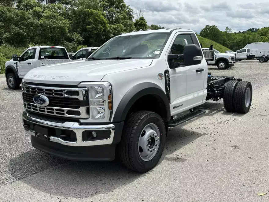 2025 Ford F-600 photo 1