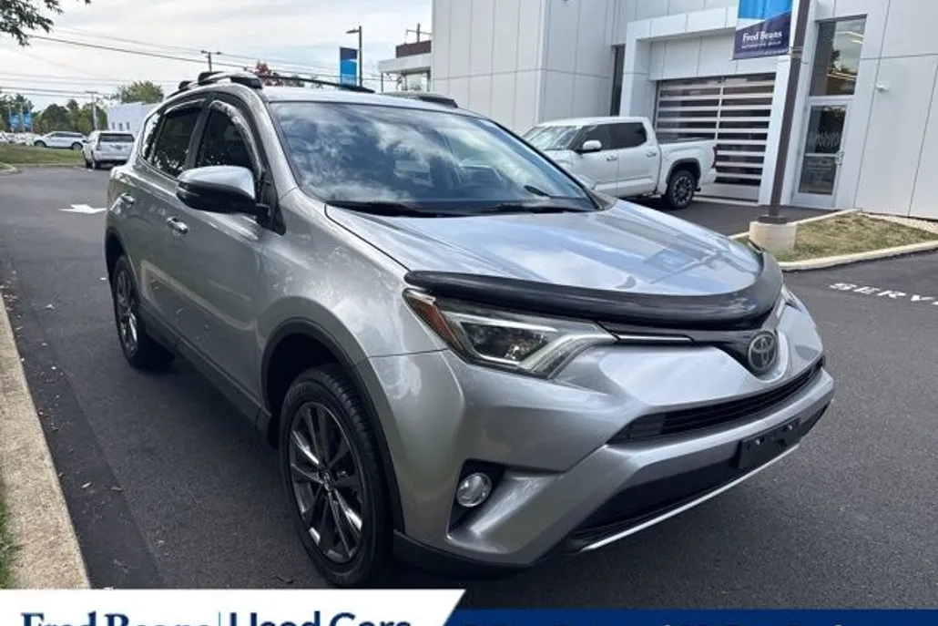 2018 Toyota RAV4 Limited photo 1