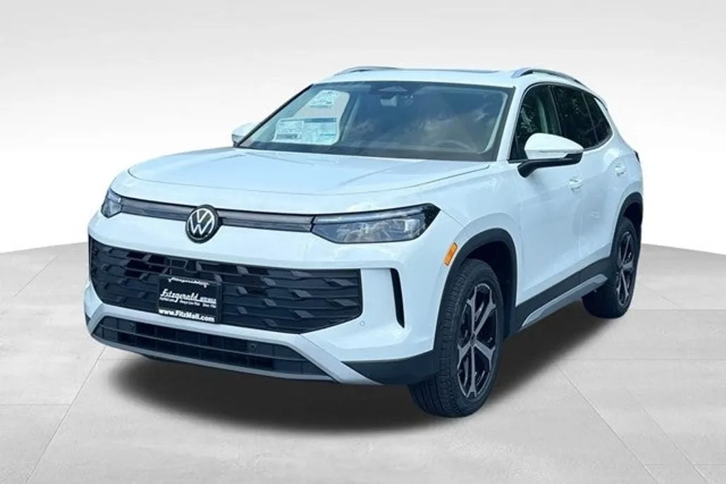 2025 Volkswagen Tiguan SE photo 1