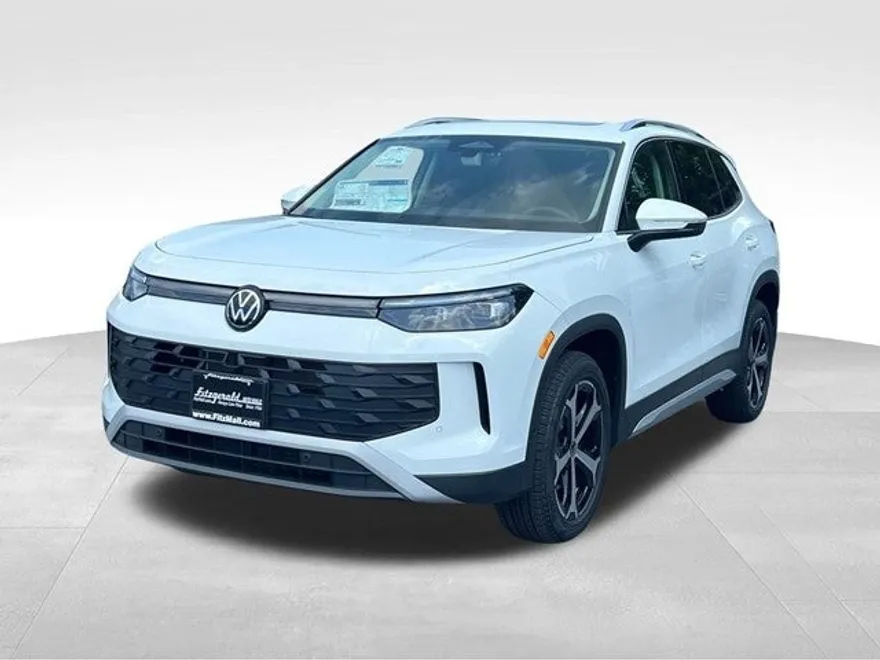2025 Volkswagen Tiguan SE photo 1