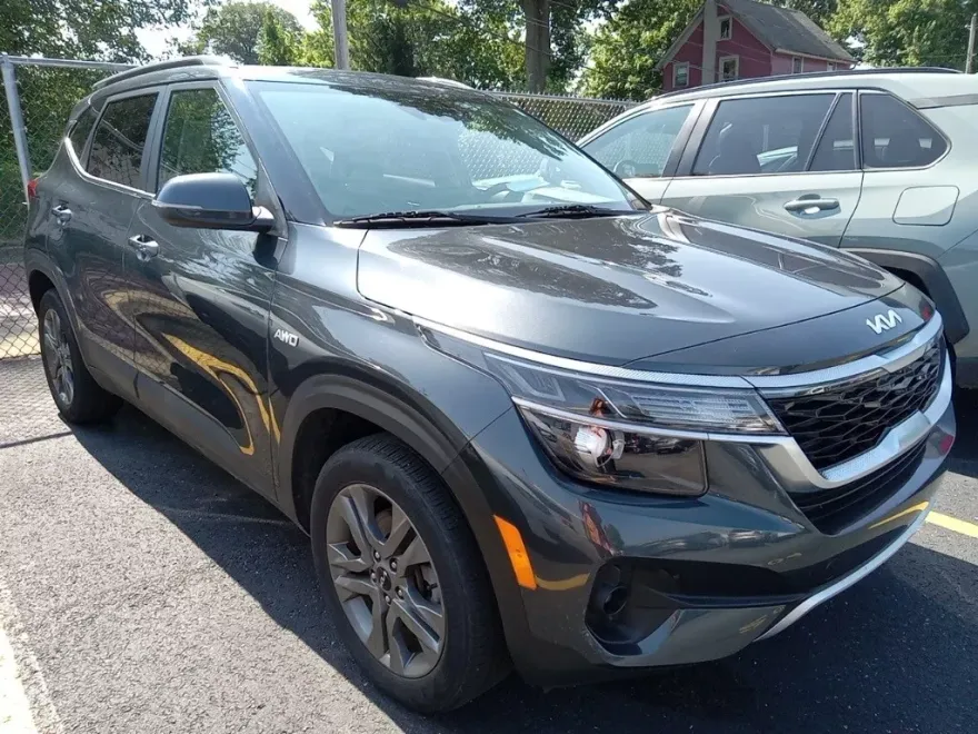 2023 Kia Seltos S photo 1