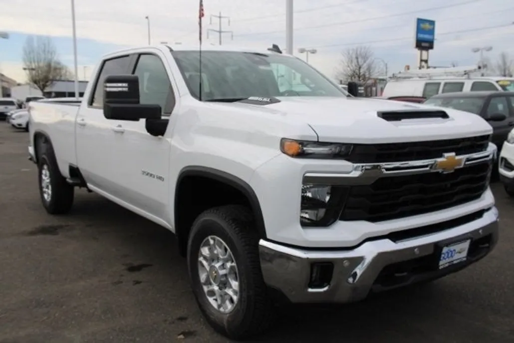 2025 Chevrolet Silverado 3500HD LT photo 1