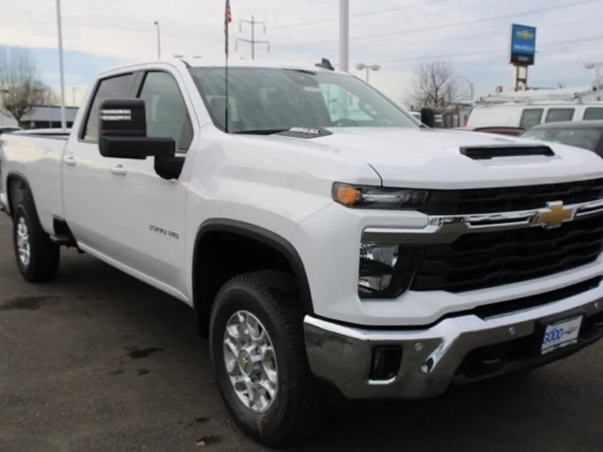 2025 Chevrolet Silverado 3500HD LT photo 1