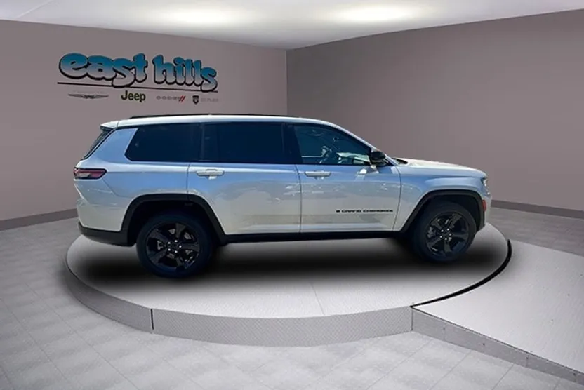 2022 Jeep Grand Cherokee Altitude photo 1