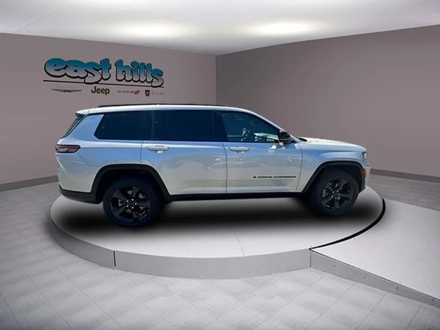 2022 Jeep Grand Cherokee Altitude photo 1