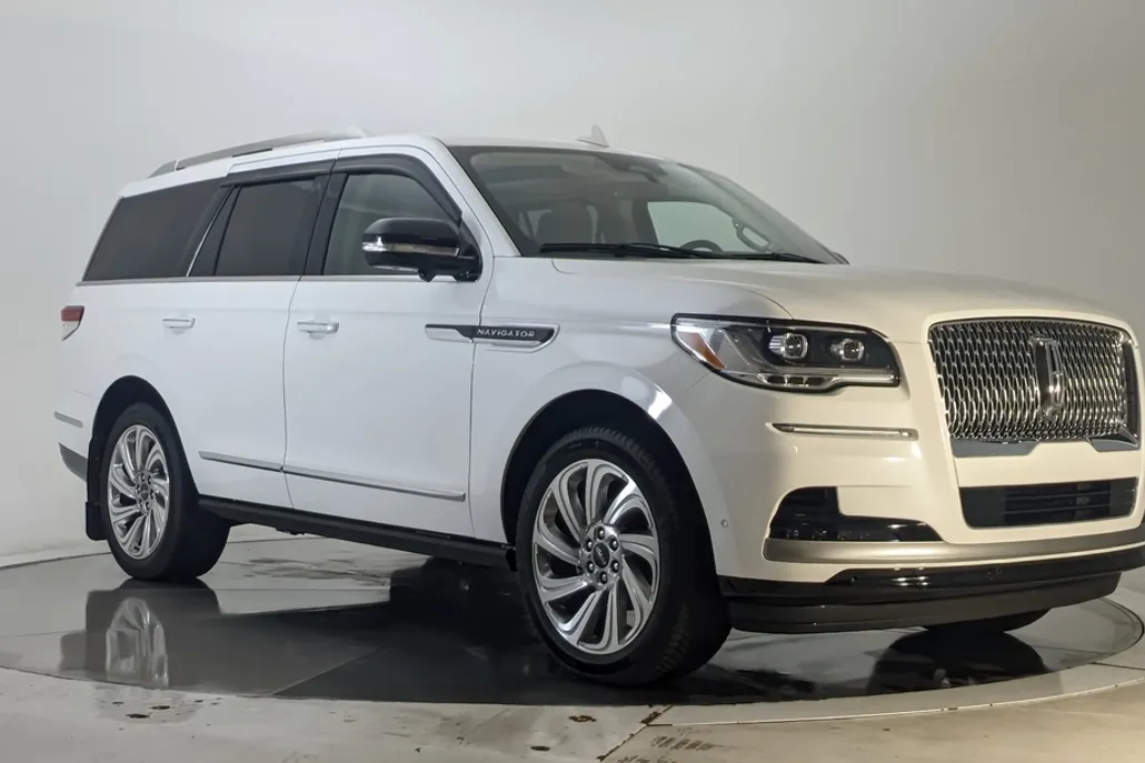 2024 Lincoln Navigator Reserve photo 1