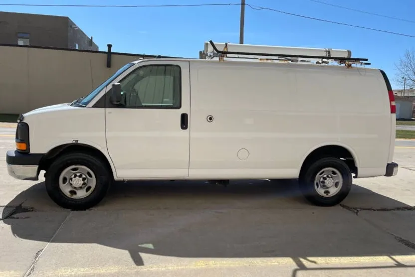 2014 Chevrolet Express 2500 Cargo Van photo 1
