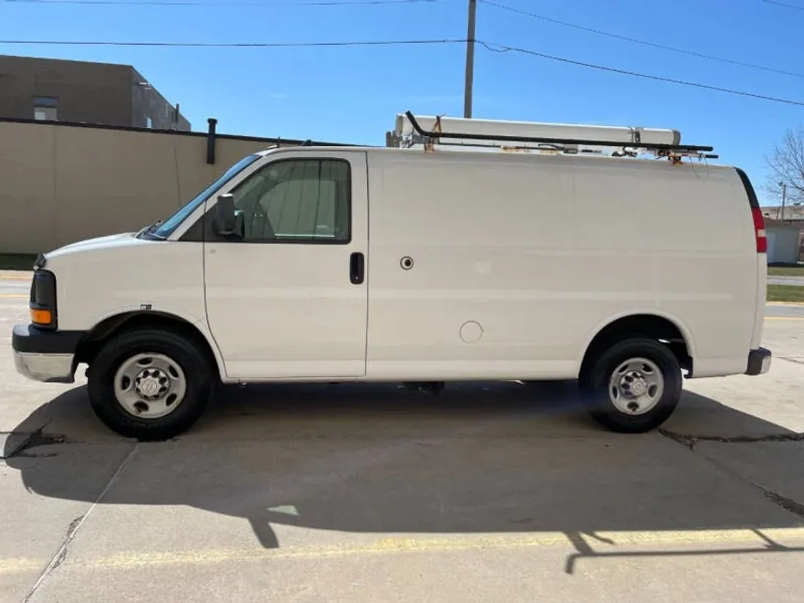 2014 Chevrolet Express 2500 Cargo Van photo 1