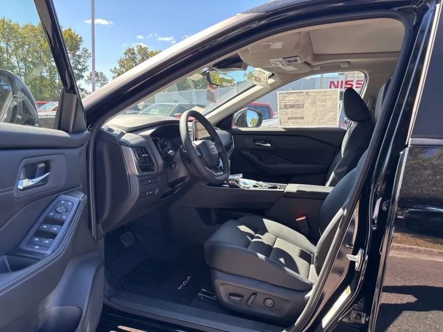 2026 Nissan Rogue SV photo 1
