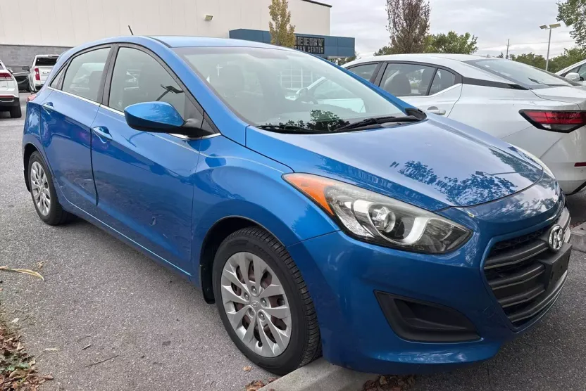 2017 Hyundai Elantra GT Base photo 1