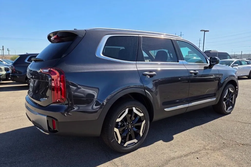 2025 Kia Telluride S photo 1