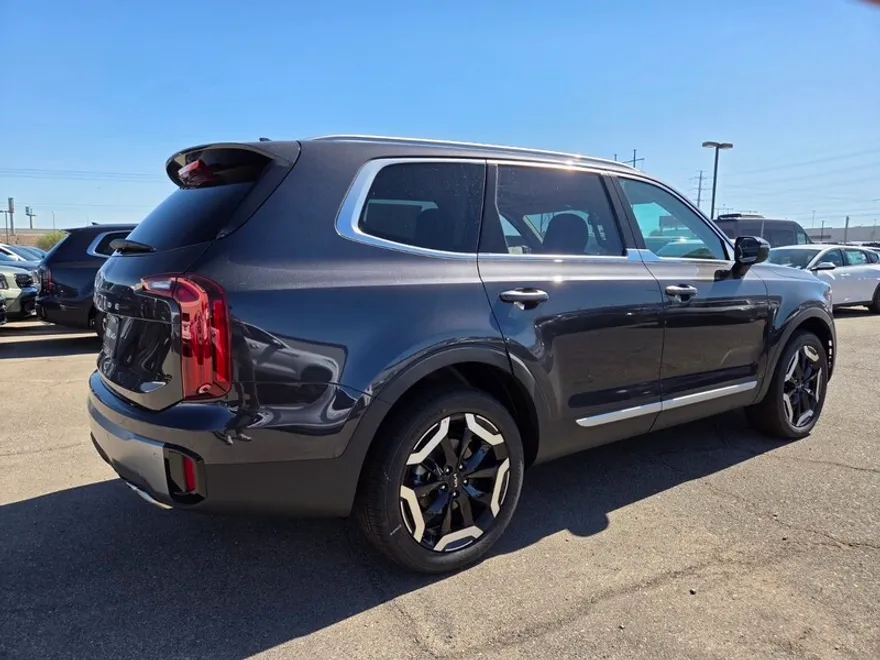 2025 Kia Telluride S photo 1