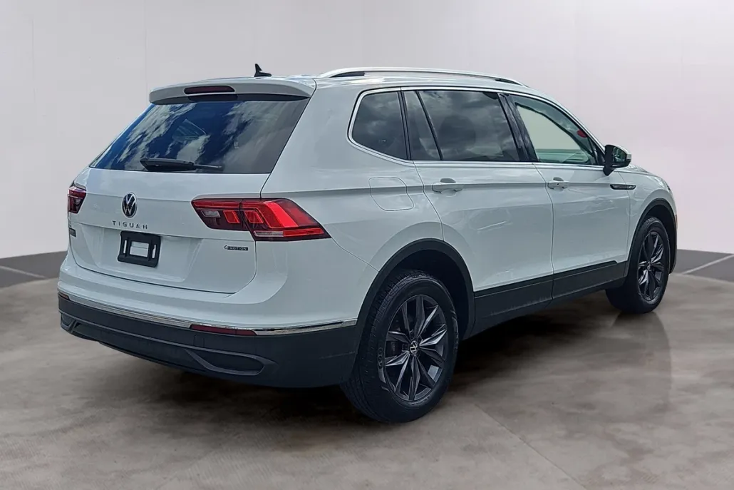 2022 Volkswagen Tiguan SE photo 1