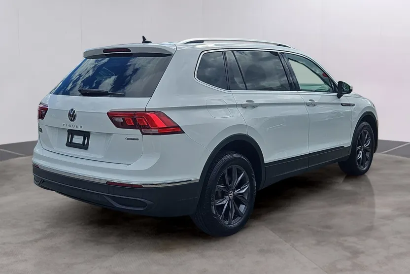 2022 Volkswagen Tiguan SE photo 1