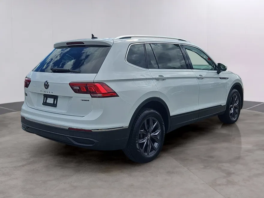 2022 Volkswagen Tiguan SE photo 1