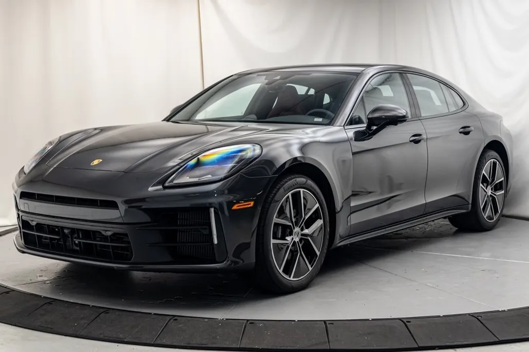 2024 Porsche Panamera 4 photo 1