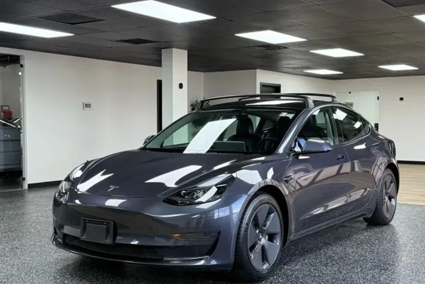 2022 Tesla Model 3 Long Range photo 1