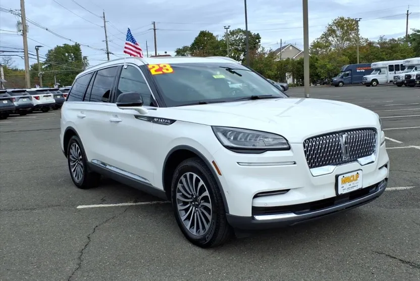 2023 Lincoln Aviator Reserve photo 1