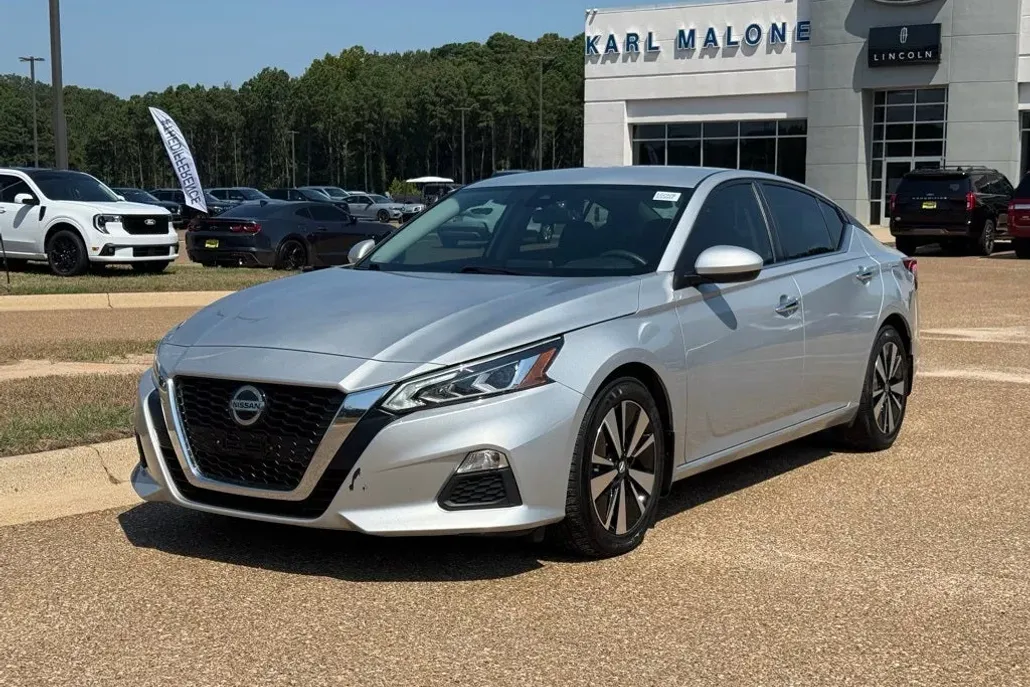 2022 Nissan Altima 2.5 SV photo 1